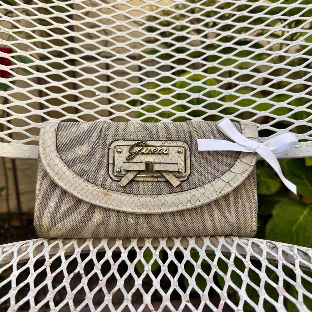 Y2K Guess Grey Wallet
